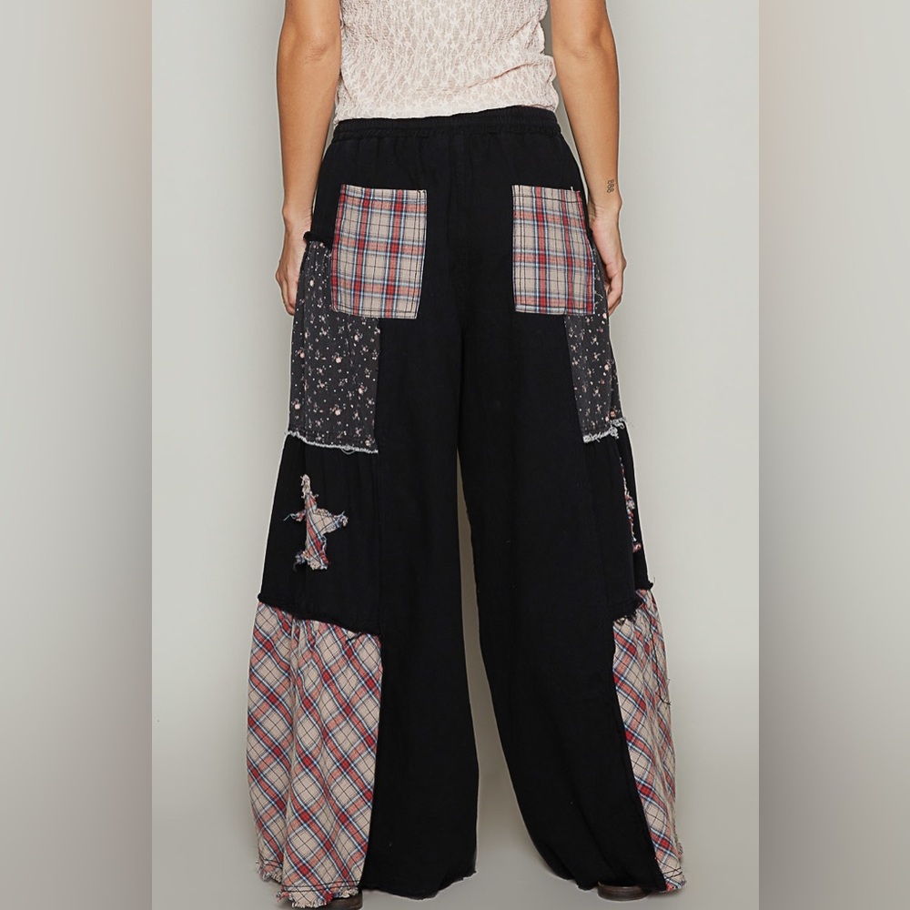 POL Drawstring Star Patch Contrast Wide Leg Pants in Black - Picture 3 of 4